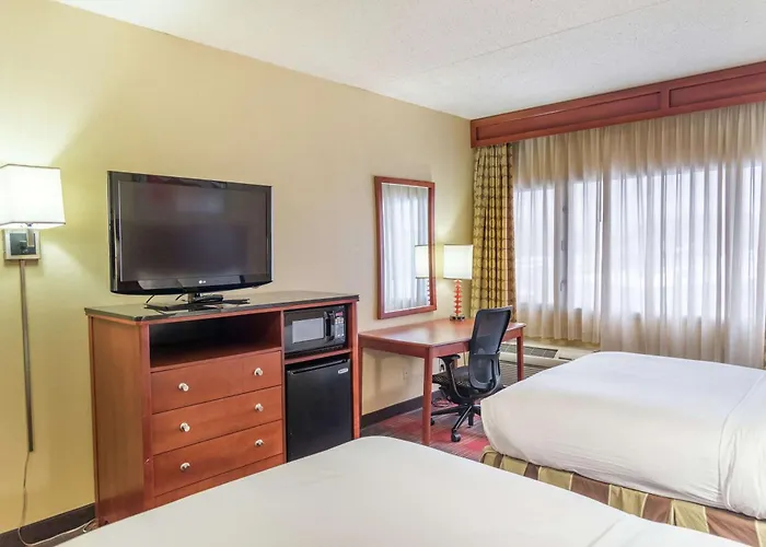 Best Hotels Near Holland, Michigan